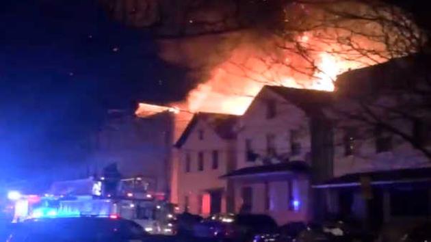 Grande incendio na Lafayette Street deixa 33 pessoas desalojadas em Newark-NJ 
